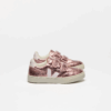 Grandes Baskets rose nacré de la marque Veja