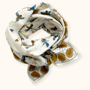 Grand foulard Latika Cerisier Fleur de Vanille de la marque Apaches Collections