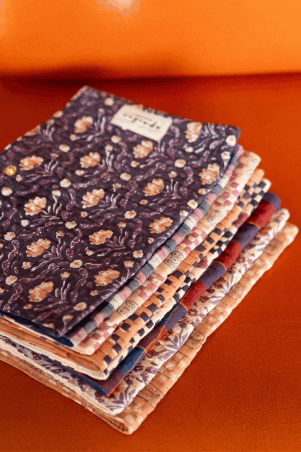 pile de protège carnet
