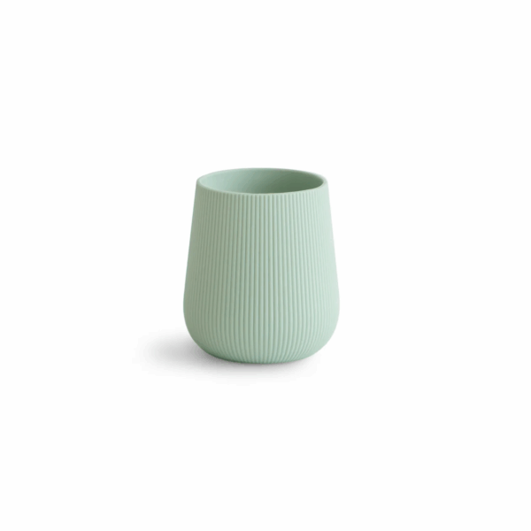Mushie Silicone Starter Cup bleu cambridge – gobelet d’apprentissage en silicone 100 % alimentaire