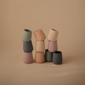 Collection de Mushie Silicone Starter Cups en teintes Tradewinds, Blush, Lilac, Cambridge Blue