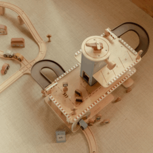 Garage en bois Bleu Essentials Little Dutch avec plateforme hélicoptère