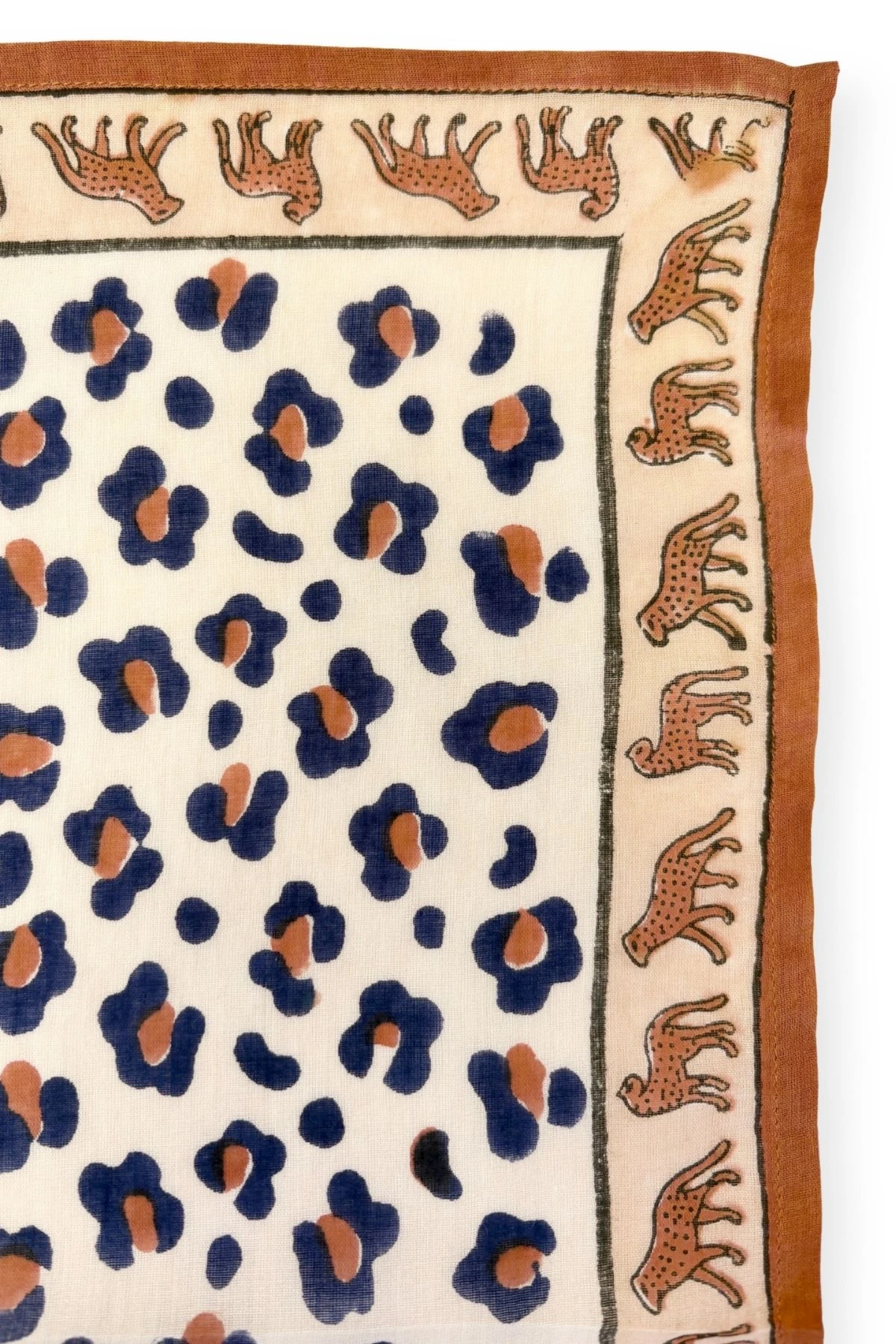 Grand foulard coton Léopard Rust détails motifs