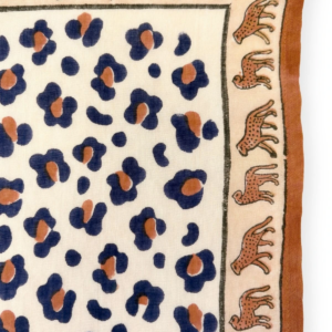 Petit foulard léopard rust déplié