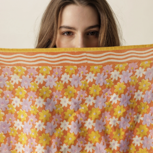 Texture en coton doux du small foulard Manika