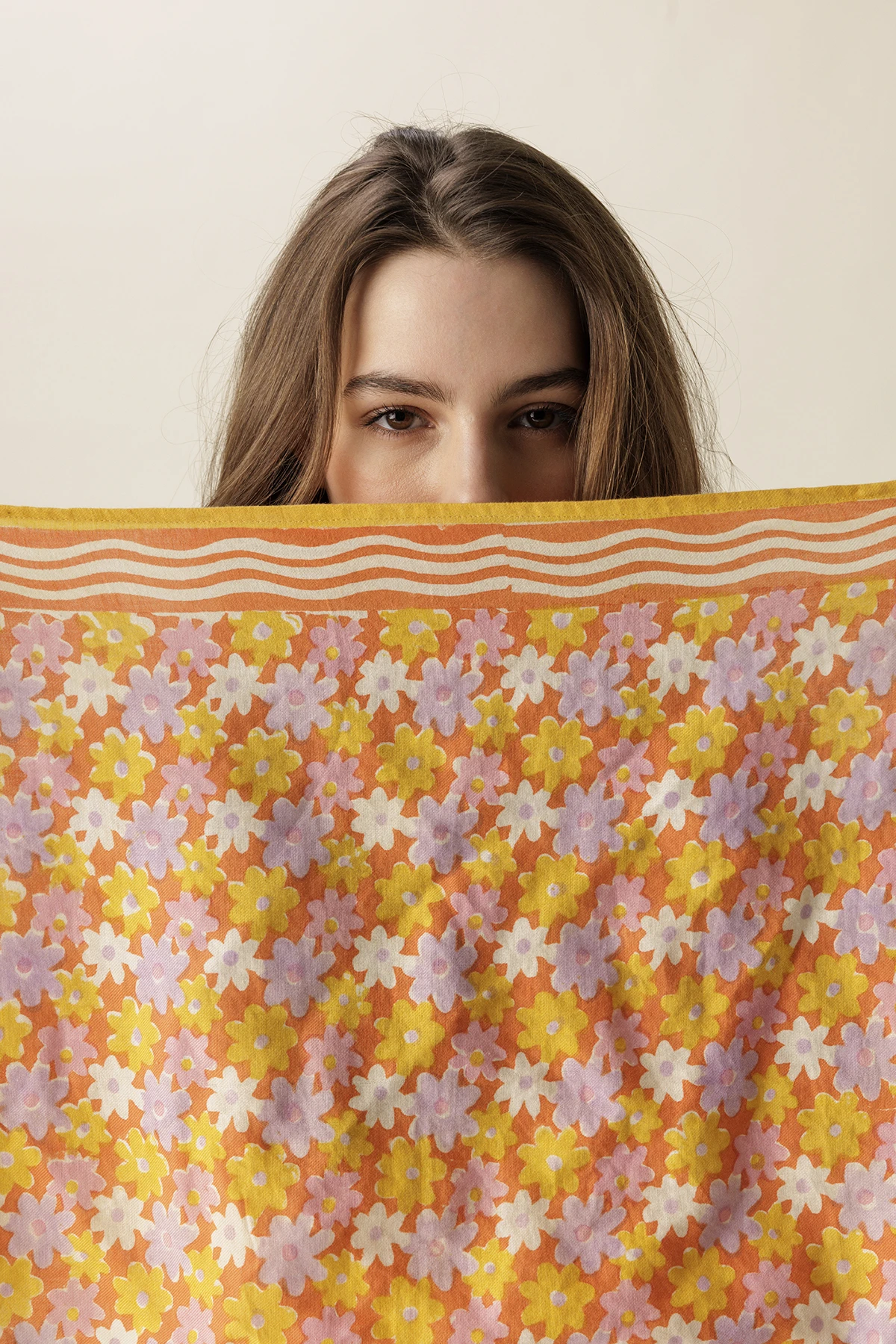Texture en coton doux du small foulard Manika